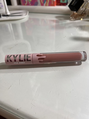 Kylie Cosmetics Nude Lipstick like new