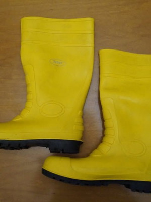 Yellow Work Boots size 45 like new with steel toe