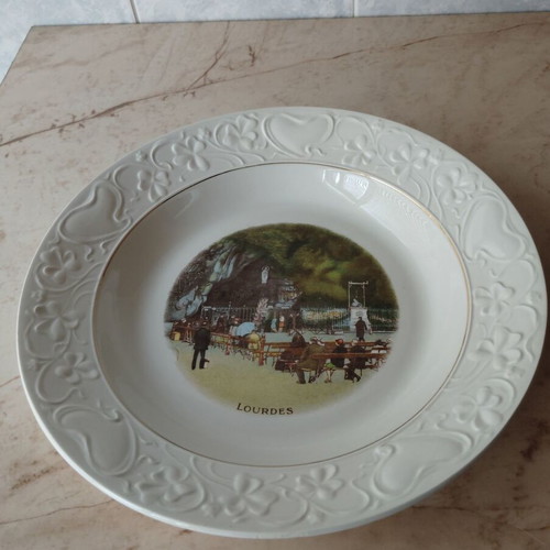 Collector plate like new with embossed border and Lourdes scene
