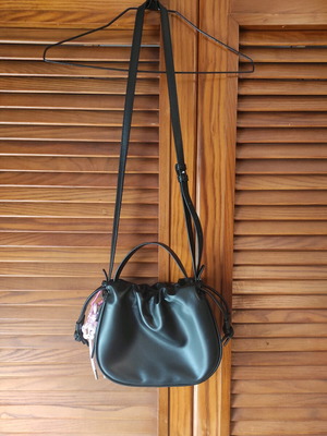 Pieces crossbody bag black like new with strap