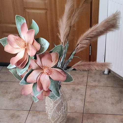 Inkas wooden floor vase like new with salmon flowers