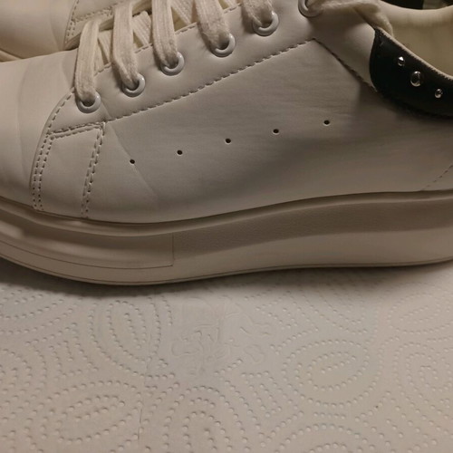 Calgary women's sneakers white like new, size 41