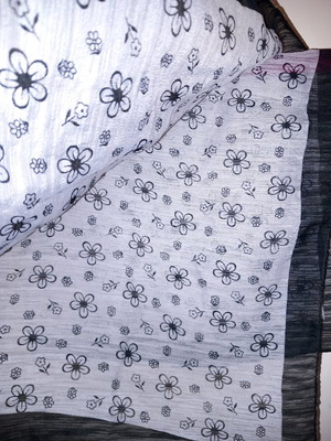 Scarf with daisies like new