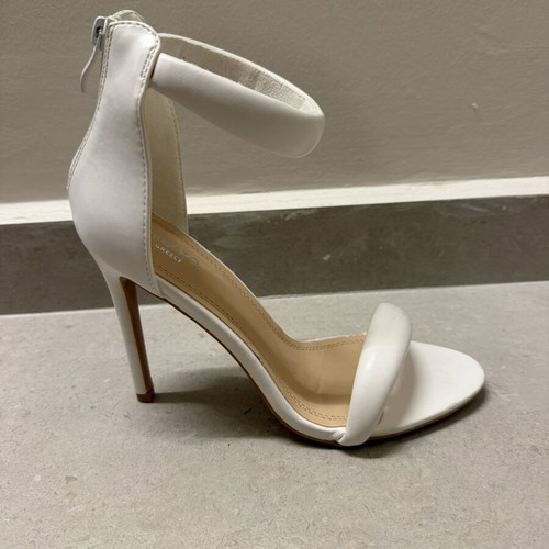 Migato white sandals size 39, new