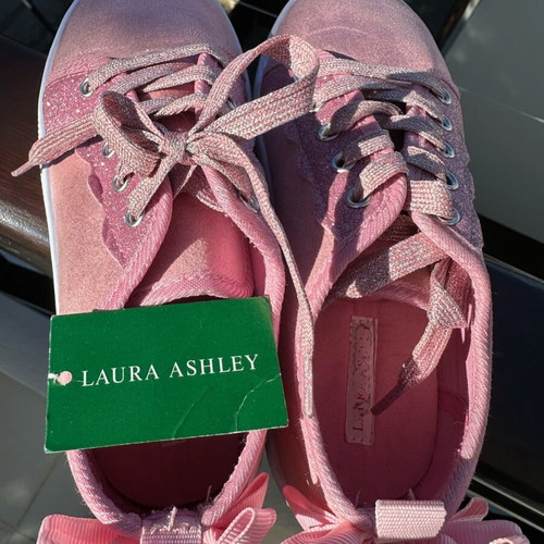 Laura Ashley girls canvas sneakers like new, size 32, pink