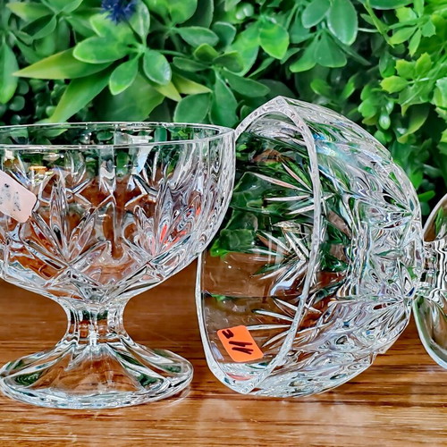 Vintage crystal dessert bowls like new