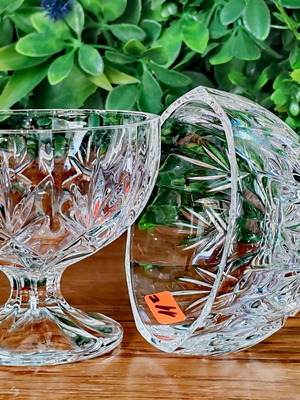 Vintage crystal dessert bowls like new