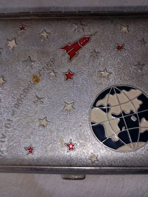 Βίντατζ σοβιετική ταμπακιέρα μεταχειρισμένη, αφιερωμένη στην πρώτη πτήση στο διάστημα