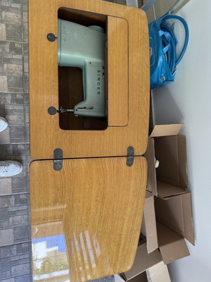 Singer sewing machine like new