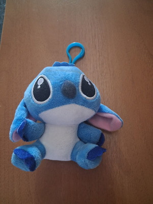 Stitch keychain like new, small size