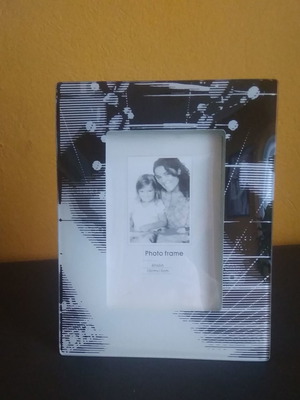 Ασπρόμαυρη κορνίζα γυαλί 10Χ15cm νέα