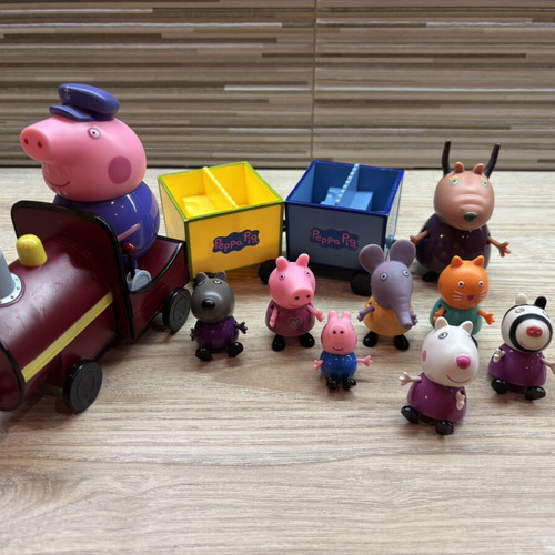 Peppa Pig Grandpa Pig's Train set with detachable wagons and figures