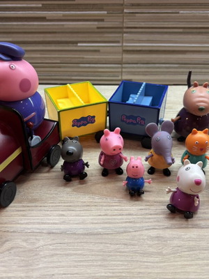 Peppa Pig Grandpa Pig's Train set with detachable wagons and figures
