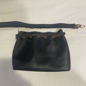 LOUIS VUITTON τσάντα σε άριστη κατάσταση
