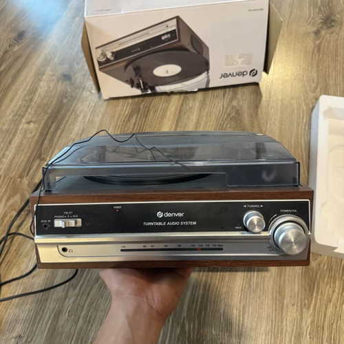 Denver VPR190mk turntable with radio and aux