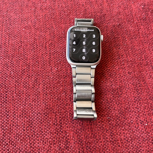 Apple Watch Series 8 GPS like new with charger