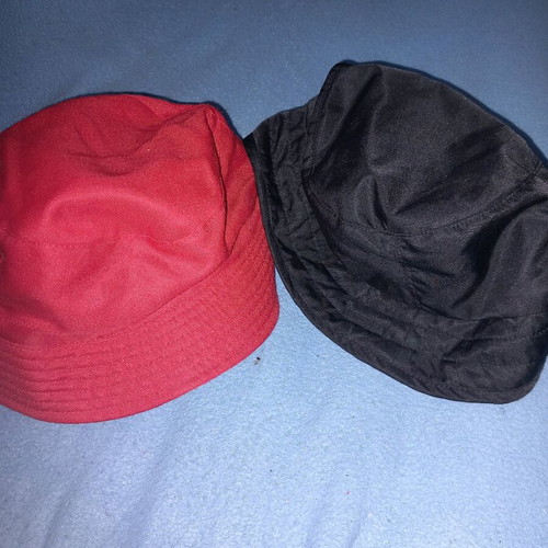 Set of two women's hats like new, red cotton and black with fleece lining