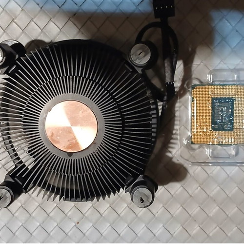 Intel Core i3-10105 used with integrated graphics and original cooler