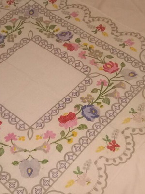 Table linens new, set of 2, pink and white 76x73 cm