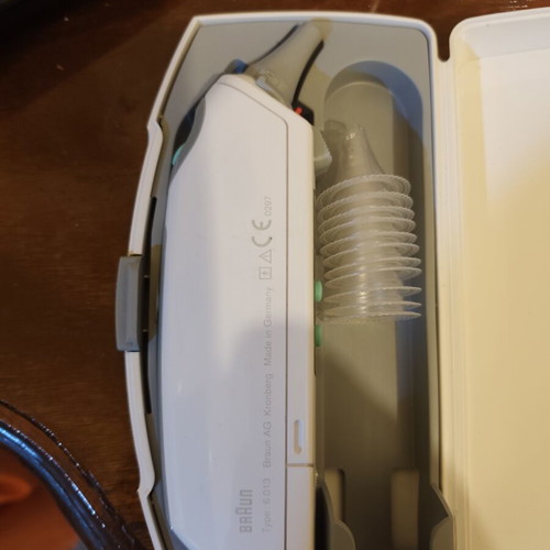 Braun Thermoscan 6013 Ear Thermometer like new, infrared