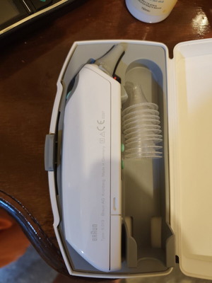 Braun Thermoscan 6013 Ear Thermometer like new, infrared