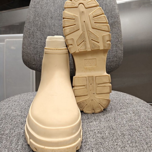 Zara boots size 41 used, beige