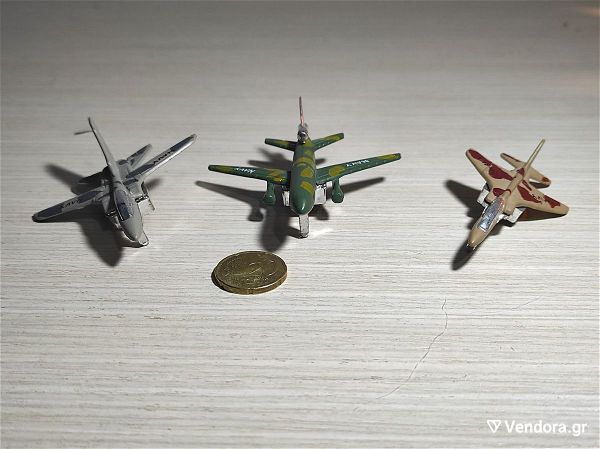  3 metallika aeroplanakia Navy