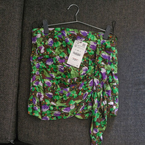 Zara multicolor mini skirt, size Medium