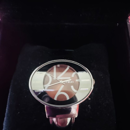 Makgio women's bangle watch vintage statement style