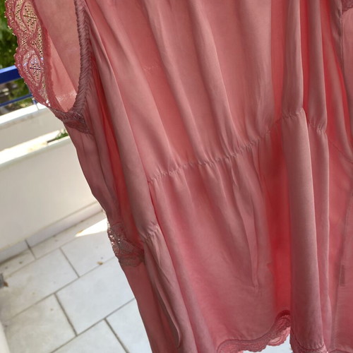 Attrattivo top with adjustable straps and lace waist belt like new, pink
