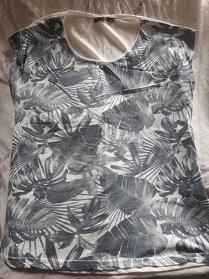 Women's sleeveless blouse with leaf pattern size L like new