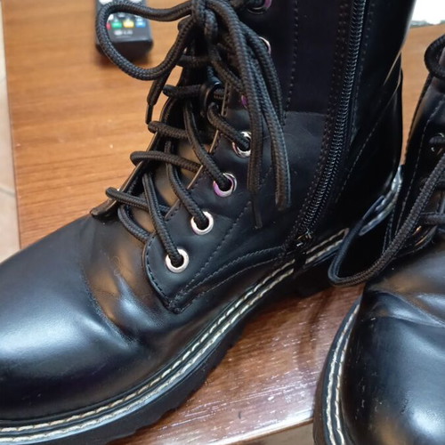 Black boots with inner lining, like new, size 38