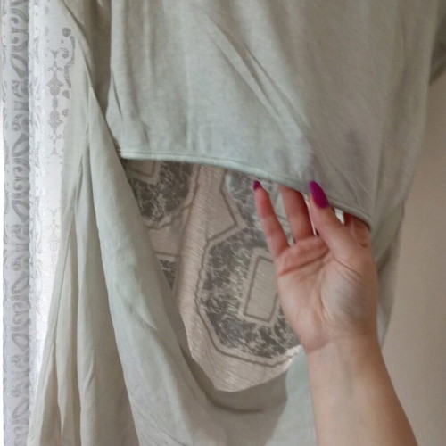 Ale modern long backless blouse used, off-white