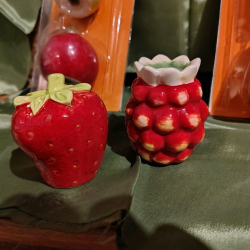 Ceramic salt and pepper set new, 3 pieces