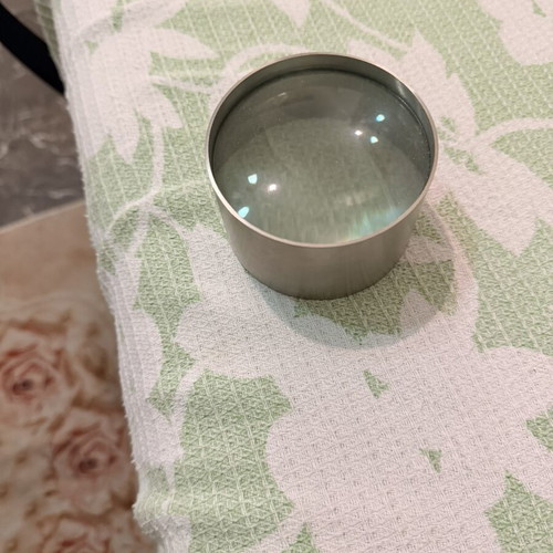 Magnifying glass with paperweight new, 5x magnification