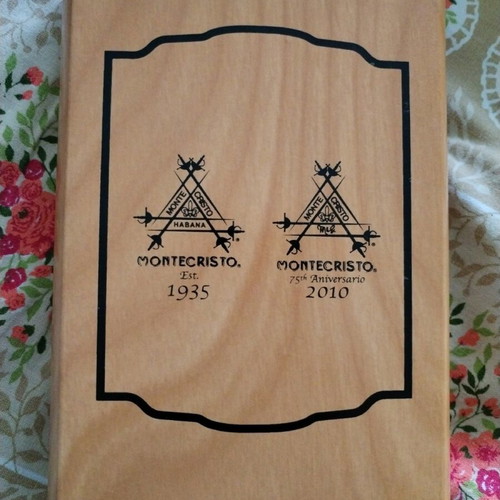 Montecristo 75th Anniversary wooden portable humidor like new