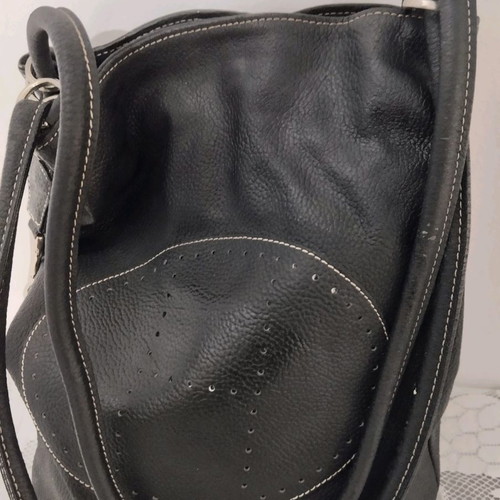 Leather shoulder bag used, black with magnetic clasp