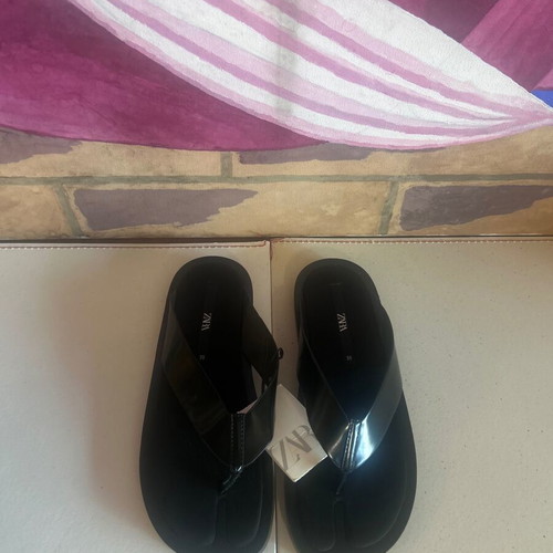 Zara thong sandals new, size 38, black flatform