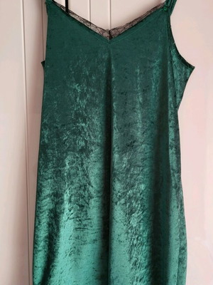 Γυναικείο μινι φόρεμα Anel πράσινο βελουτέ με μαύρη δαντέλα Νο Large