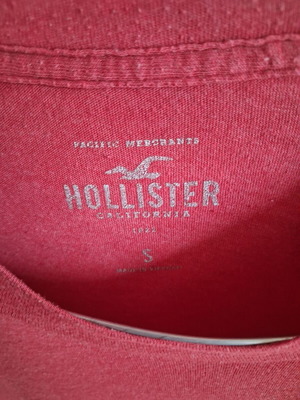 Hollister red t-shirt like new, size S, teen