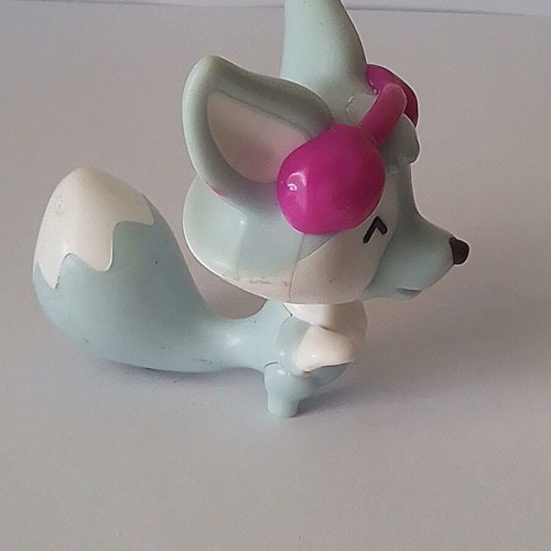Kinder Ice Skating Winter Gray Fox figure used