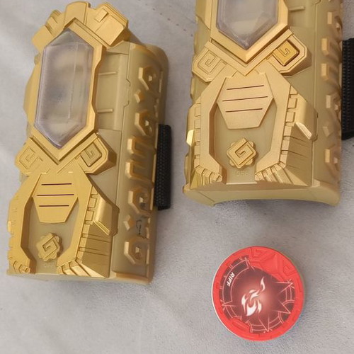 Gormiti bracelets used with sound effects
