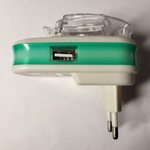 Universal Battery Charger with LCD and USB Port new