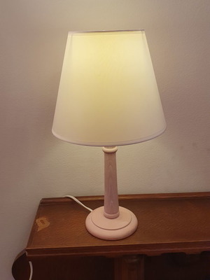 Λάμπα μεταχειρισμένη με ξύλινη βάση, μικρή για σπίτι