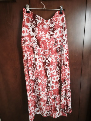 Floral red skirt midi like new, size L
