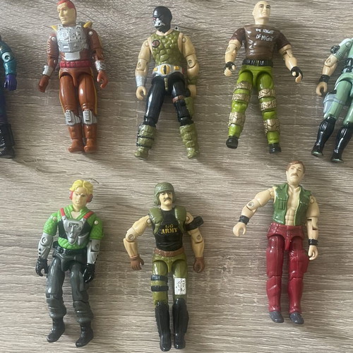 13 Gi Joe figures, pack
