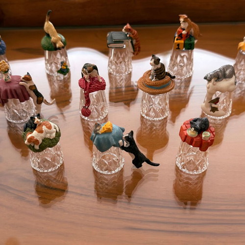 Glass thimbles with cat figurines, set of 12
