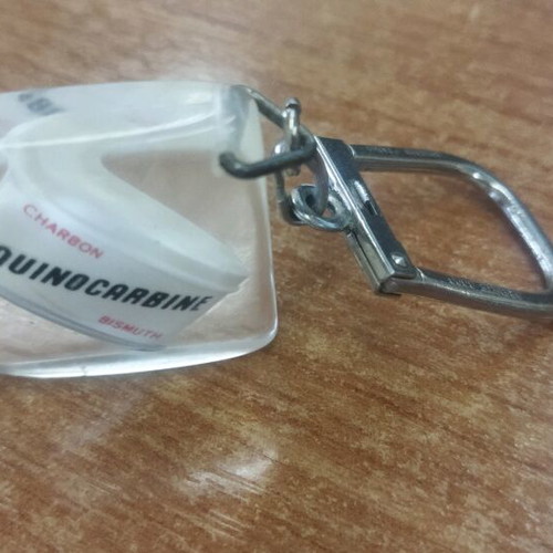 Vintage keychain like new with metal Quinocarbine pharmaceutical box