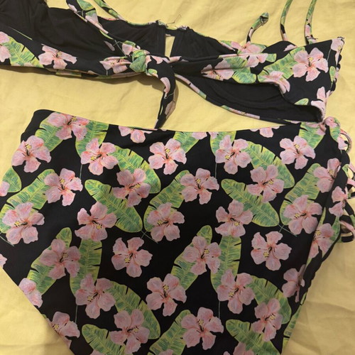 Maa Boo bikini set size M like new, floral design