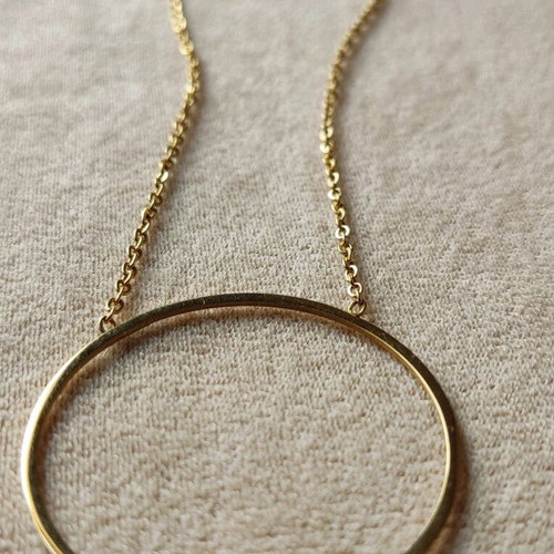Gold-plated stainless steel necklace with circle design like new